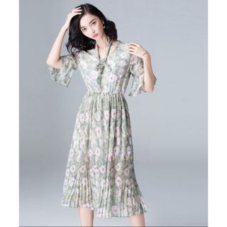 ⭐︎美品　ボウタイ付き花柄ロングワンピース　グリーン(ひざ丈ワンピース)