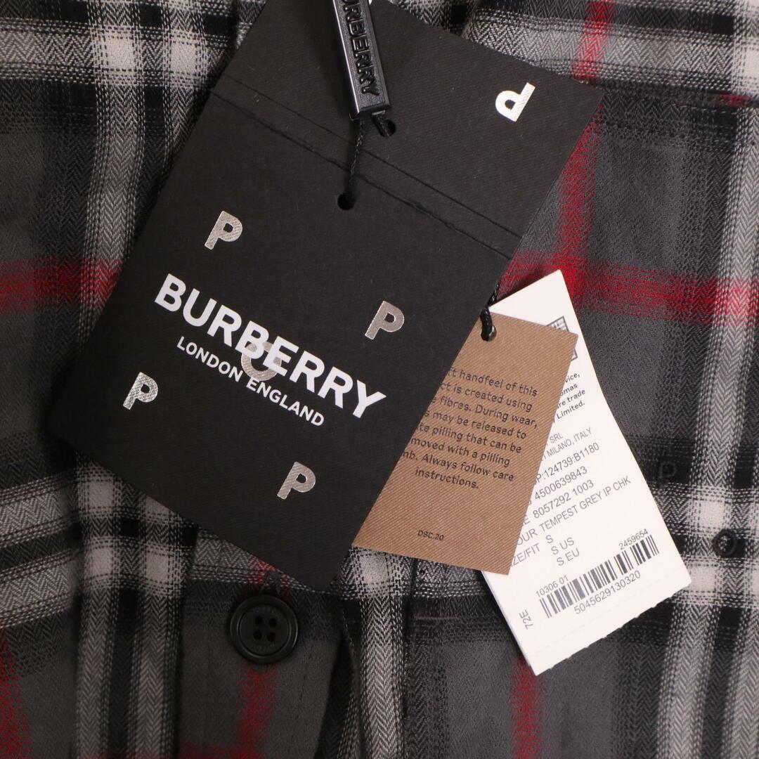 BURBERRY(バーバリー)のバーバリー ｸﾞﾚｰ×赤 8057292 ﾌﾞﾗｰﾁｪｯｸ長袖ｼｬﾂ S メンズのトップス(その他)の商品写真