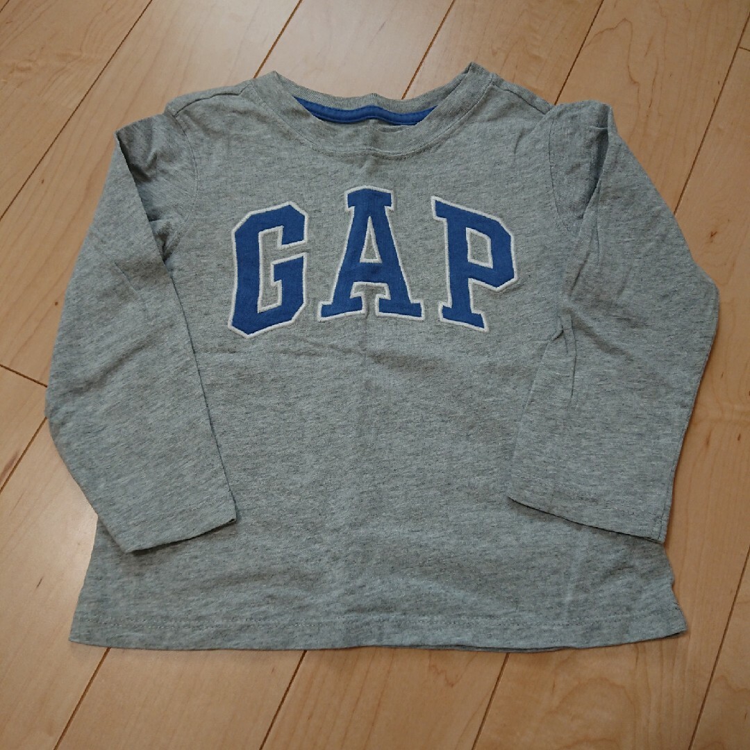 babyGAP(ベビーギャップ)のbabyGAP トップス 95 キッズ/ベビー/マタニティのキッズ服男の子用(90cm~)(Tシャツ/カットソー)の商品写真