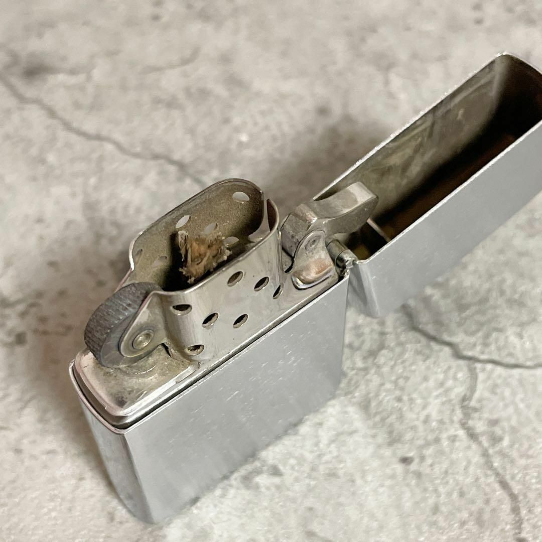 ZIPPO(ジッポー)の超希少 1983 ZIPPO ゴシック体 ロゴ 赤 レッド ジッポー ライター メンズのファッション小物(タバコグッズ)の商品写真