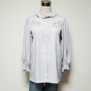 ハナエモリ(HANAE MORI)のハナエモリ グレー系 襟フリル 刺繍 ブラウス サイズ9（約Mサイズ相当）(シャツ/ブラウス(長袖/七分))