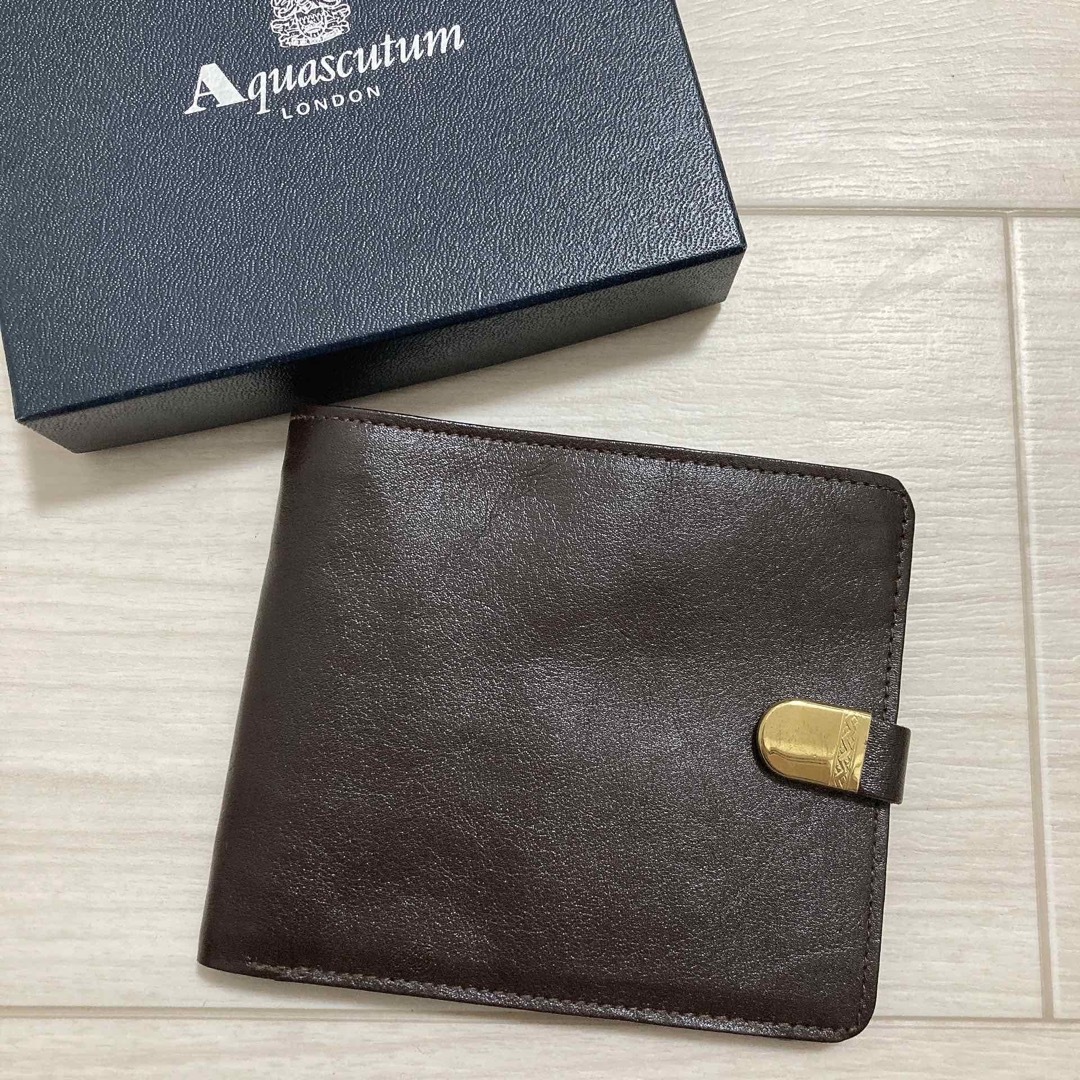 AQUA SCUTUM(アクアスキュータム)の美品 Aquascutum アクアスキュータム レディース 二つ折り財布 革財布 レディースのファッション小物(財布)の商品写真