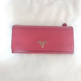 プラダ(PRADA)のPRADA プラダ　長財布　レッド　赤　ボルドー(財布)