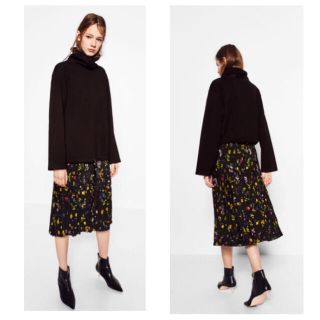 ザラ(ZARA)の新品未使用♡プリント入プリーツスカート(ひざ丈スカート)