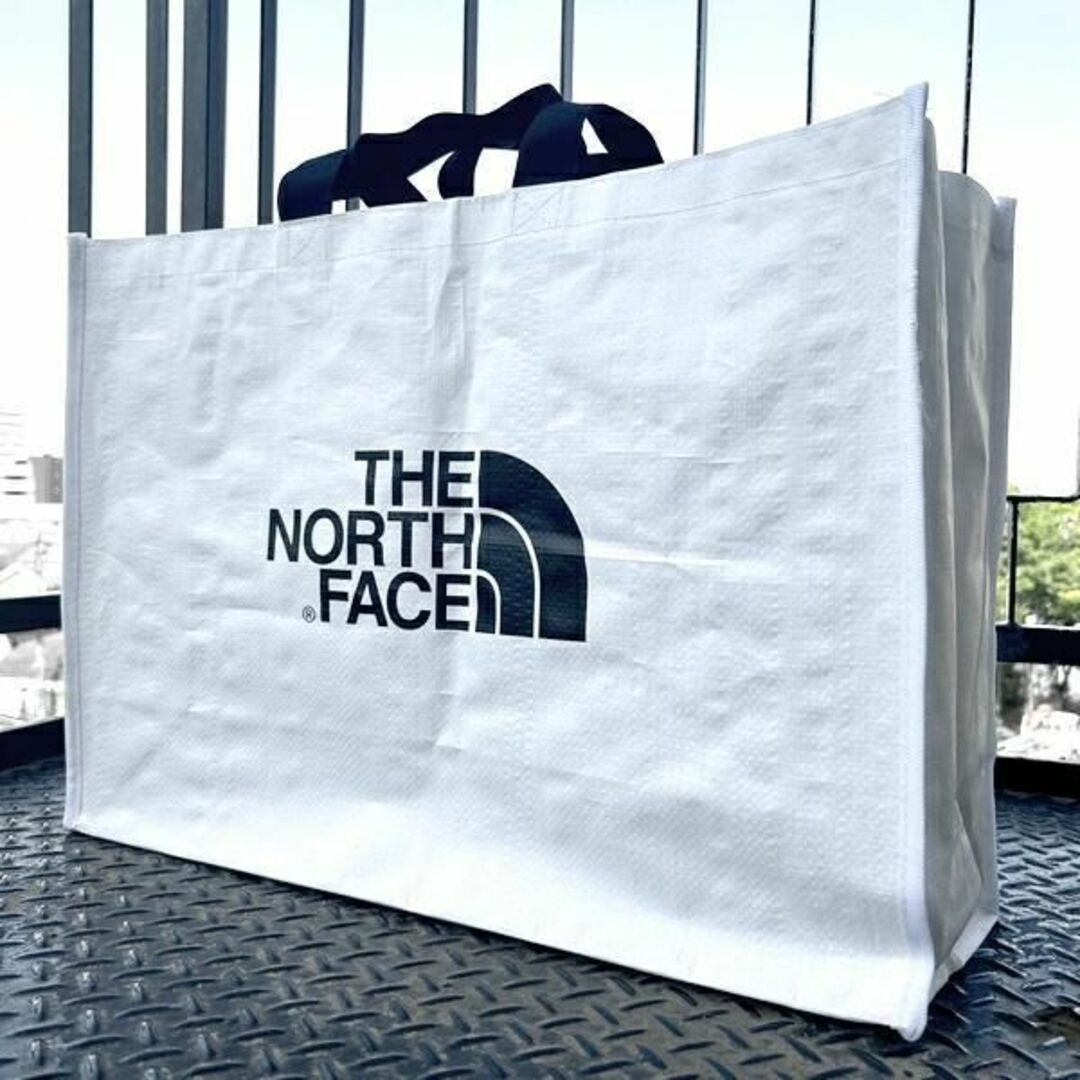 THE NORTH FACE(ザノースフェイス)の新品未使用 韓国 ノースフェイス ショッピングバッグ ショッパー L ホワイト レディースのバッグ(エコバッグ)の商品写真