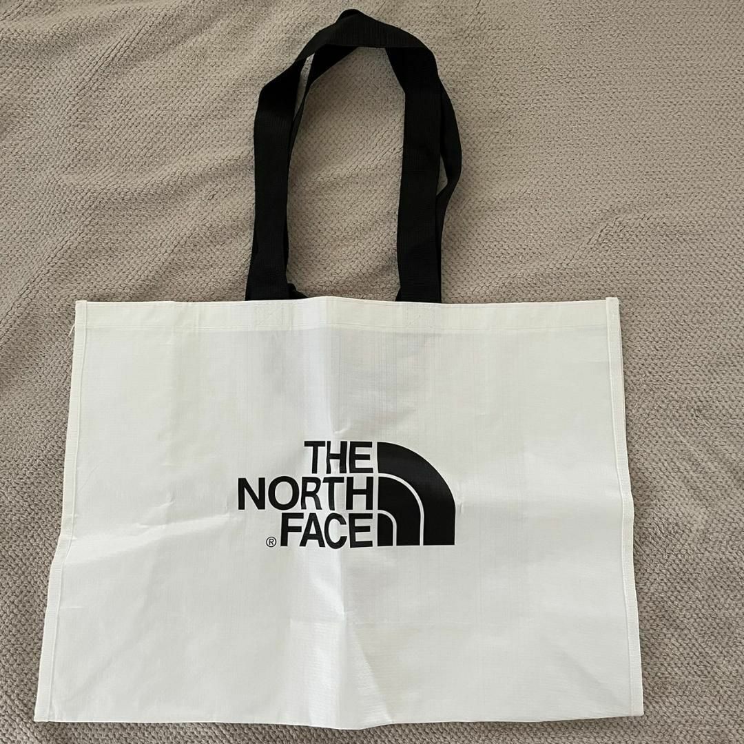 THE NORTH FACE(ザノースフェイス)の新品未使用 韓国 ノースフェイス ショッピングバッグ ショッパー L ホワイト レディースのバッグ(エコバッグ)の商品写真