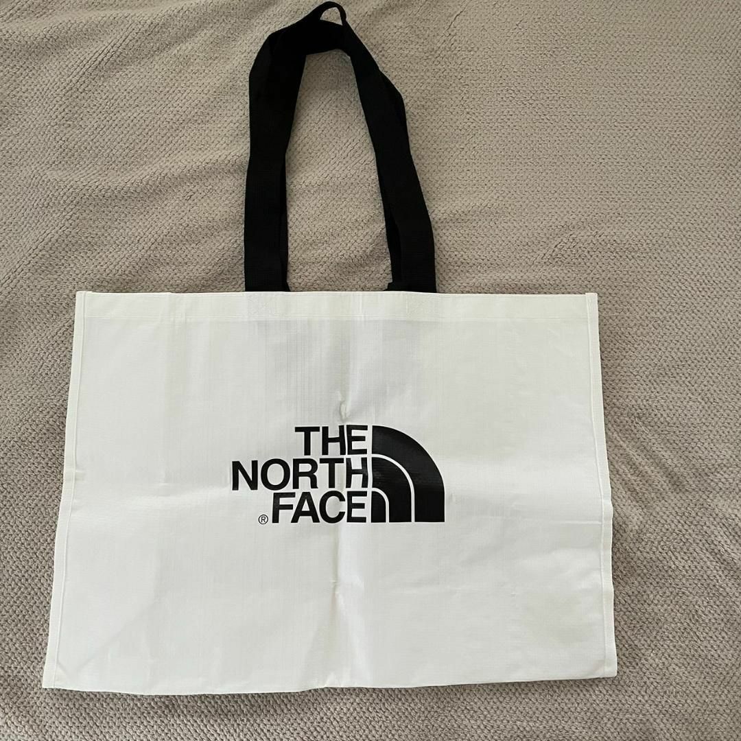 THE NORTH FACE(ザノースフェイス)の新品未使用 韓国 ノースフェイス ショッピングバッグ ショッパー L ホワイト レディースのバッグ(エコバッグ)の商品写真