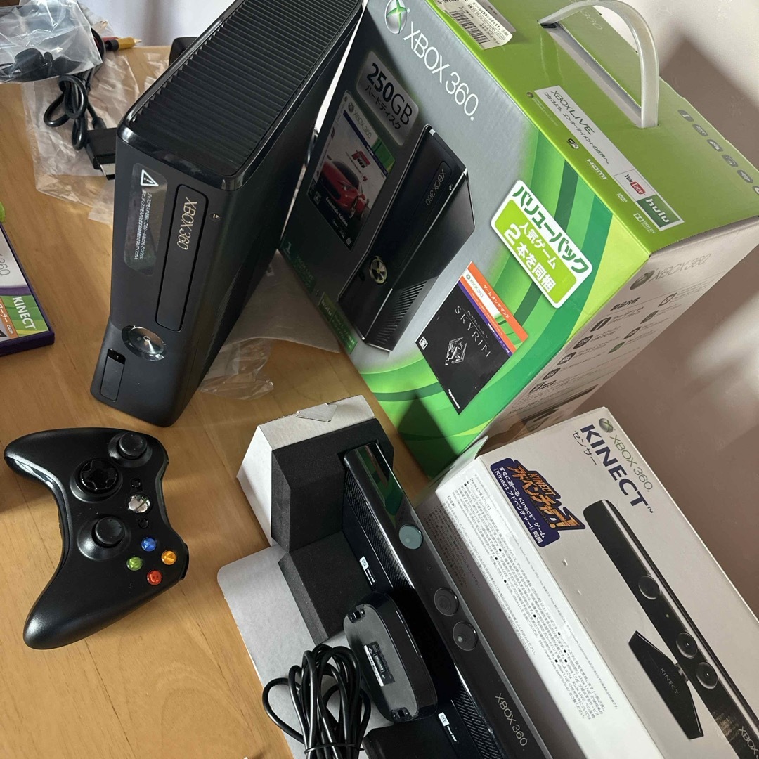 Xbox360(エックスボックス360)のXbox 360 250GB バリューパックKinect ソフトセット6点セット エンタメ/ホビーのゲームソフト/ゲーム機本体(家庭用ゲーム機本体)の商品写真