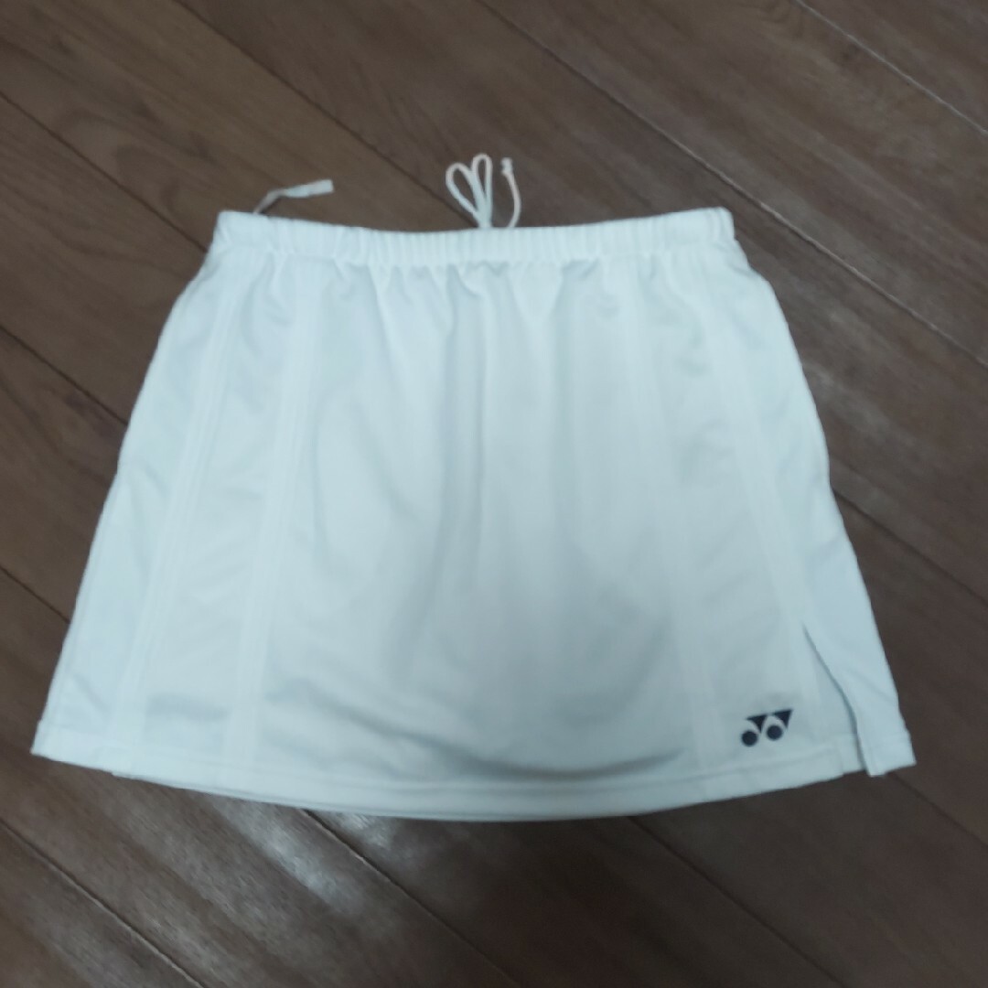 YONEX(ヨネックス)のヨネックスインナースパッツ付スコートLサイズ スポーツ/アウトドアのテニス(ウェア)の商品写真