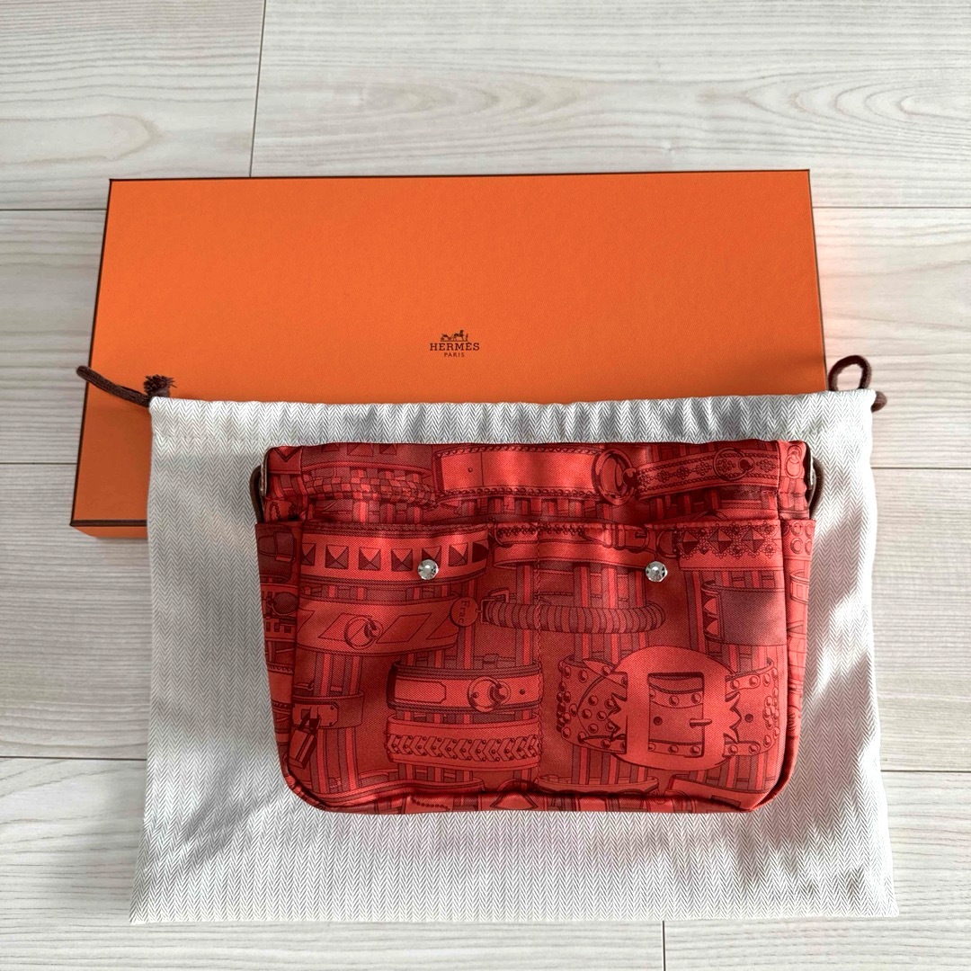 Hermes(エルメス)のHERMES エルメス　新品　フールビ20  シルク バッグイン オーガナイザー レディースのファッション小物(ポーチ)の商品写真