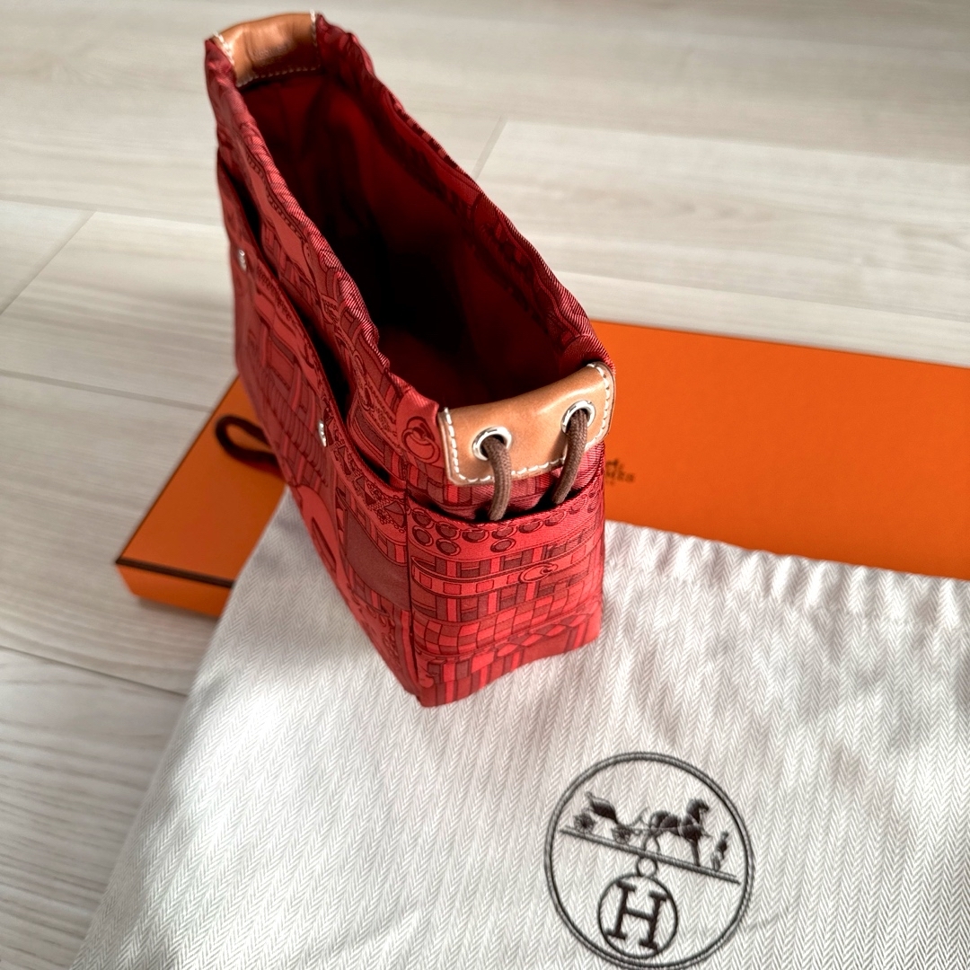 Hermes(エルメス)のHERMES エルメス　新品　フールビ20  シルク バッグイン オーガナイザー レディースのファッション小物(ポーチ)の商品写真