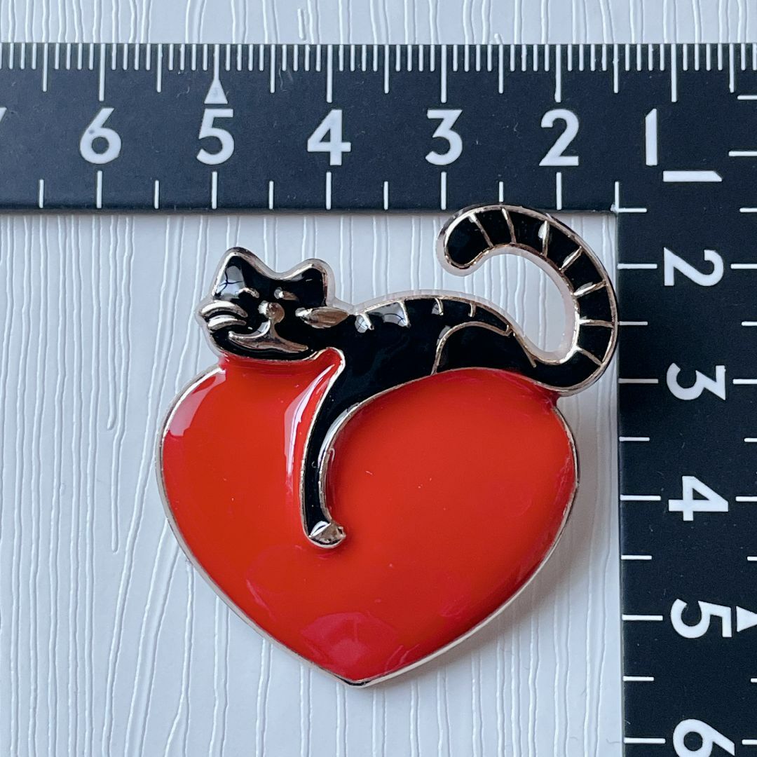 【新品】猫ブローチ ねこ ブローチ コサージュ 黒ネコ アンティーク プレゼント レディースのアクセサリー(ブローチ/コサージュ)の商品写真