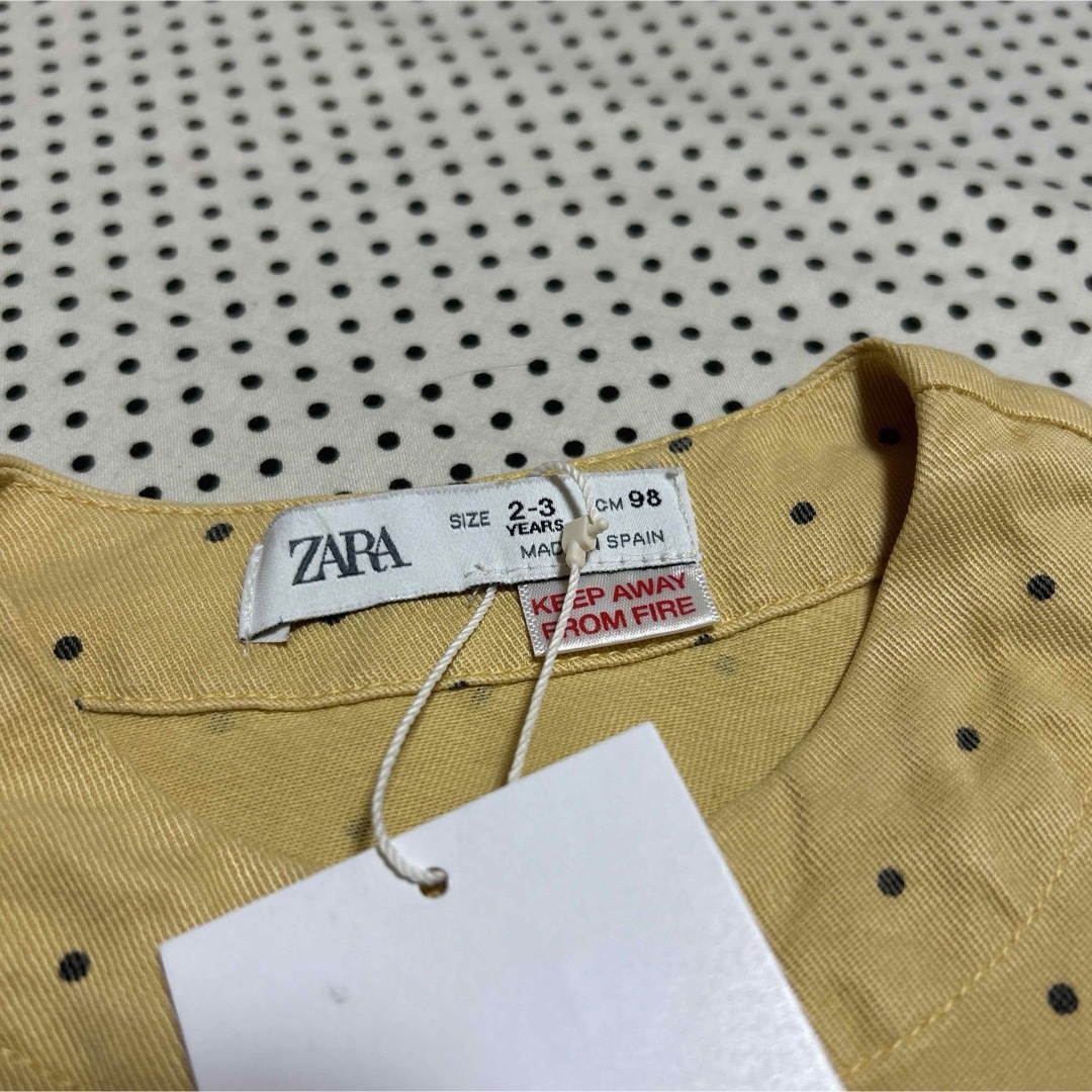 ZARA(ザラ)の【新品未使用】ZARA 水玉ワンピース 98㎝ キッズ/ベビー/マタニティのキッズ服女の子用(90cm~)(ワンピース)の商品写真