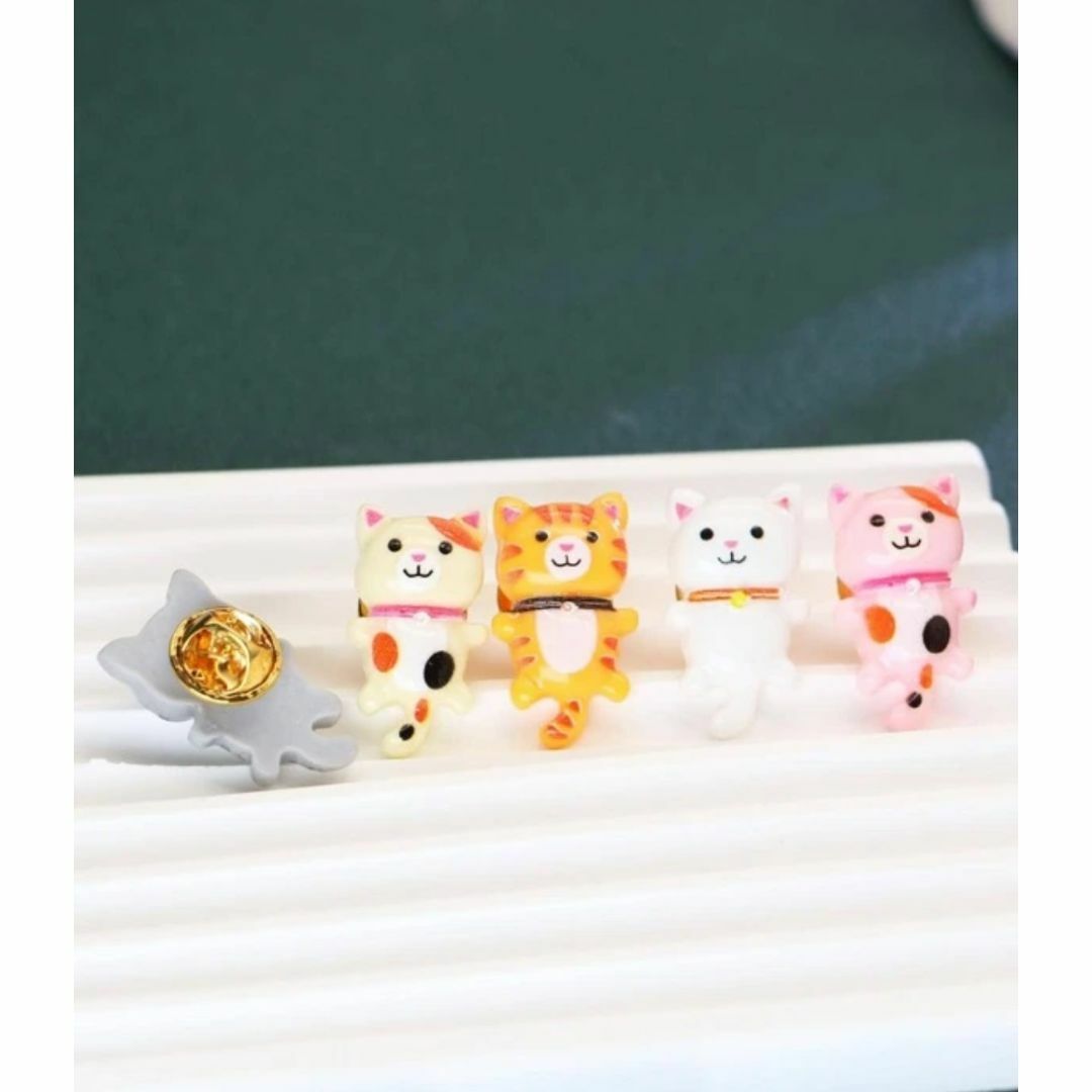 【新品】猫 ピンバッジ ピンバッジ ピンズ 猫ブローチ 猫好き 5点セット レディースのアクセサリー(ブローチ/コサージュ)の商品写真