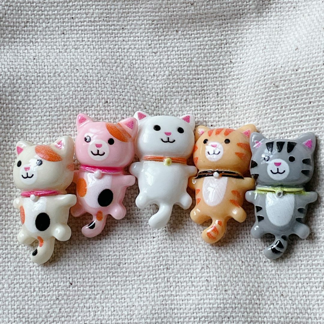 【新品】猫 ピンバッジ ピンバッジ ピンズ 猫ブローチ 猫好き 5点セット レディースのアクセサリー(ブローチ/コサージュ)の商品写真