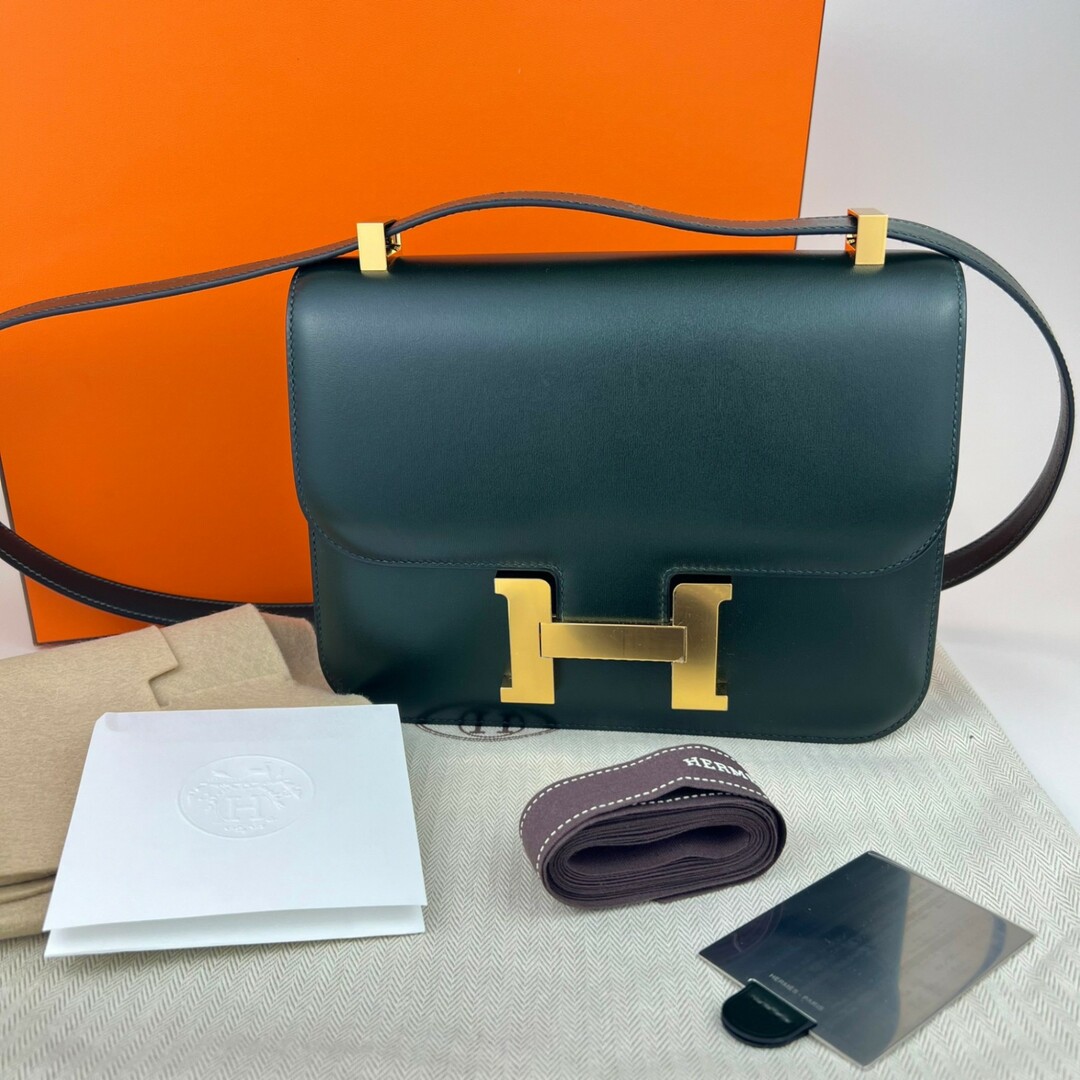 Hermes(エルメス)の新品 HERMES エルメス Constance24 コンスタンス24 Vert fonce ヴェールフォンセ box calf ボックスカーフ B刻 レディースのバッグ(ショルダーバッグ)の商品写真