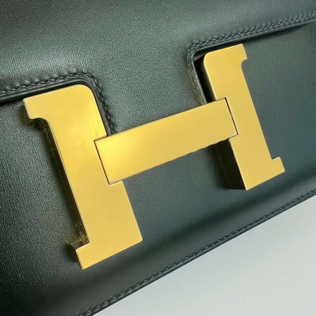 Hermes(エルメス)の新品 HERMES エルメス Constance24 コンスタンス24 Vert fonce ヴェールフォンセ box calf ボックスカーフ B刻 レディースのバッグ(ショルダーバッグ)の商品写真