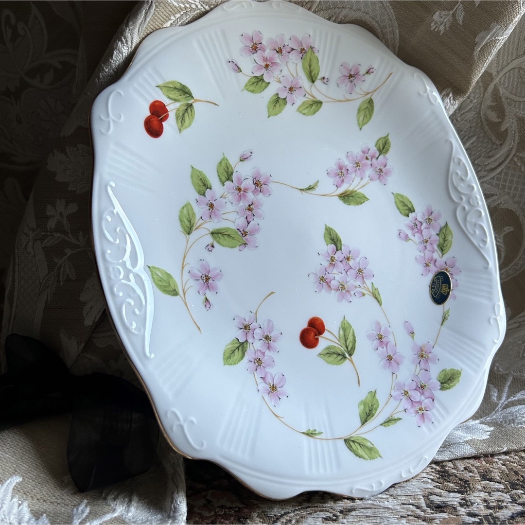 Aynsley China(エインズレイ)の新品 英国製 希少 Aynsley【Cherry Blossom】ケーキプラター インテリア/住まい/日用品のキッチン/食器(食器)の商品写真