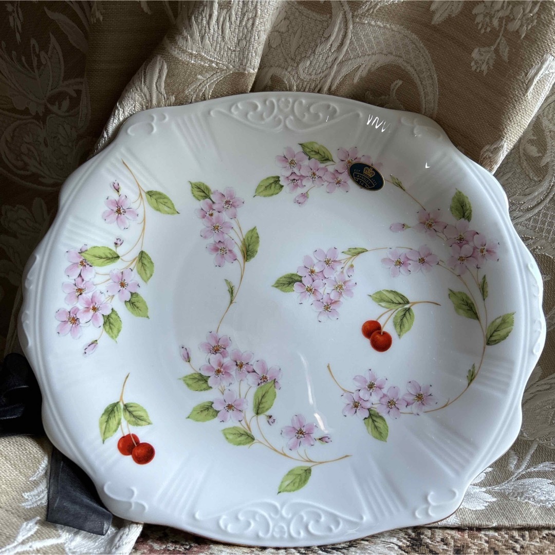 Aynsley China(エインズレイ)の新品 英国製 希少 Aynsley【Cherry Blossom】ケーキプラター インテリア/住まい/日用品のキッチン/食器(食器)の商品写真