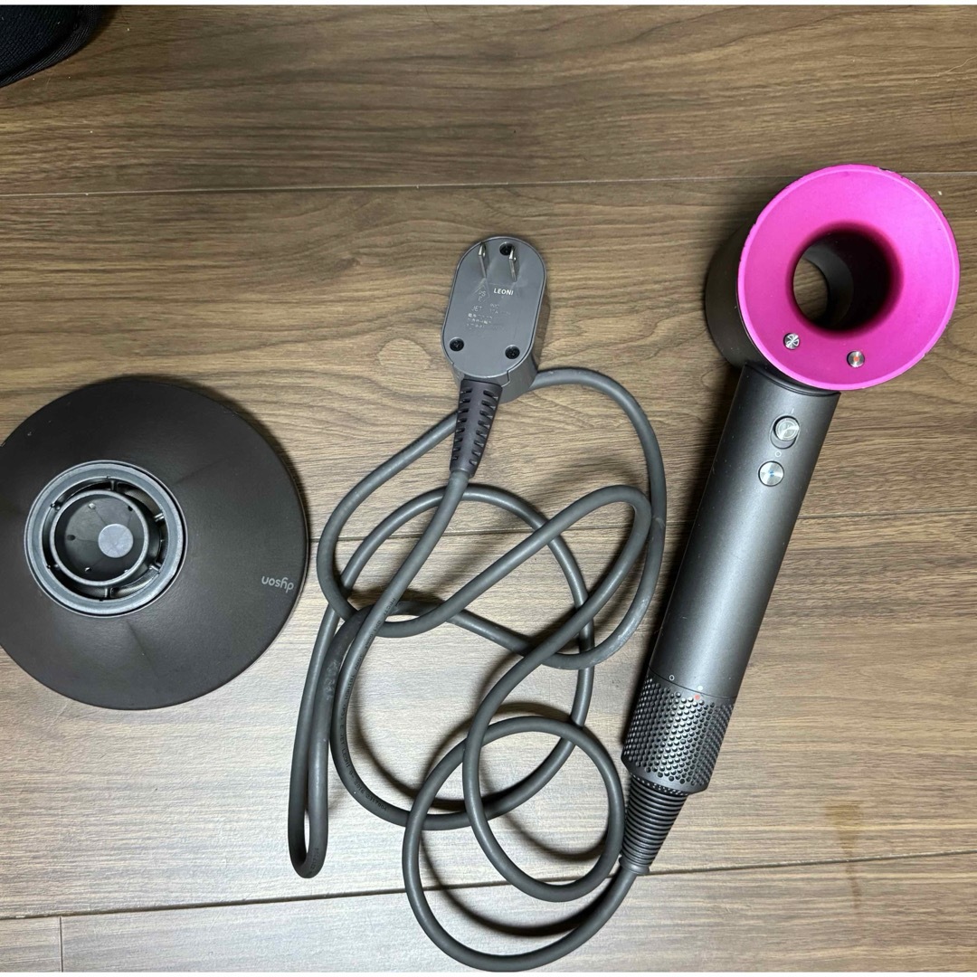 Dyson(ダイソン)のこなこな様専用　dyson ダイソン ドライヤー ジャンク品 スマホ/家電/カメラの美容/健康(ドライヤー)の商品写真