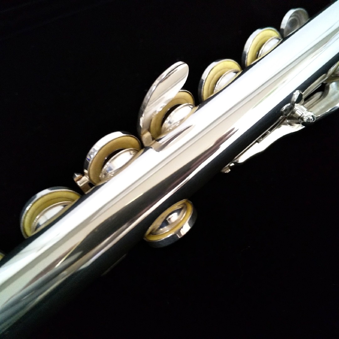 ヤマハ(ヤマハ)の【kira198様専用】・ヤマハフルートYFL211後期モデル Eメカ 楽器の管楽器(フルート)の商品写真