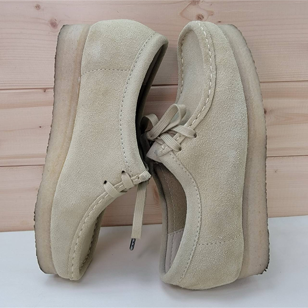 Clarks(クラークス)のクラークス ワラビー ウィメンズ  ベージュスエード UK4.5/ 23.5cm レディースの靴/シューズ(ブーツ)の商品写真