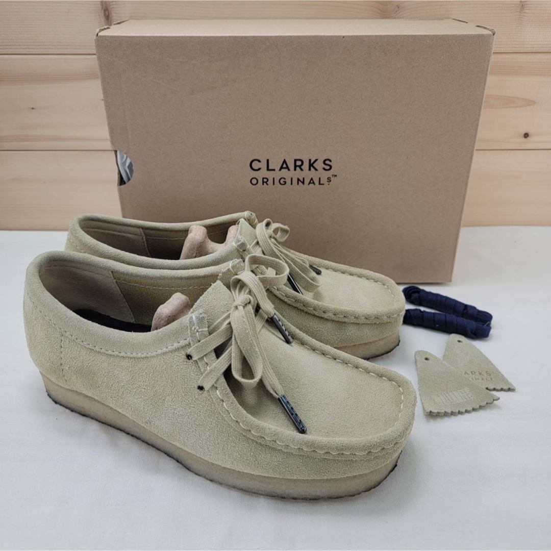 Clarks(クラークス)のクラークス ワラビー ウィメンズ  ベージュスエード UK4.5/ 23.5cm レディースの靴/シューズ(ブーツ)の商品写真