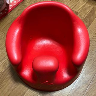 バンボ(Bumbo)の売れました！Bumbo レッド ベビーチェア 極美品(その他)