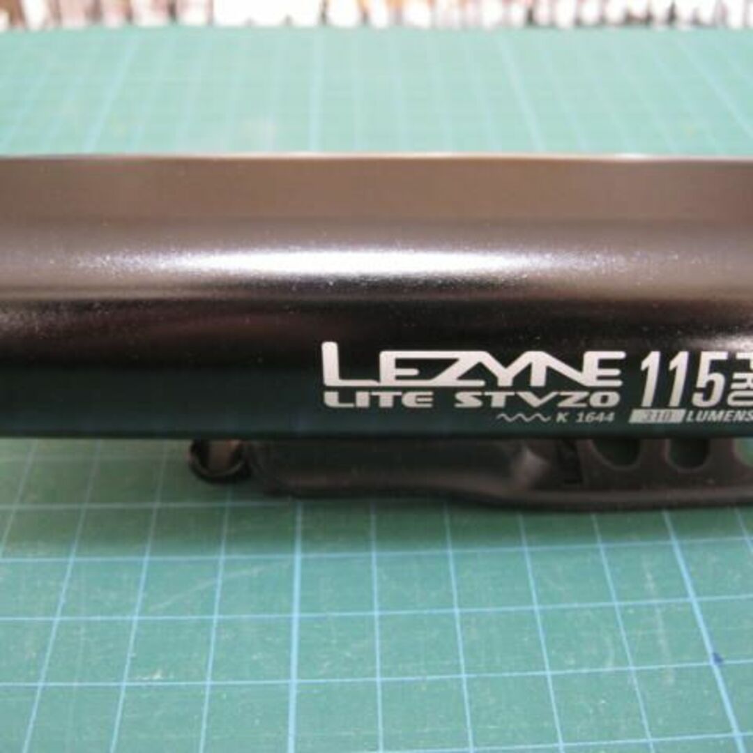 LEZYNE　レザイン　 フロントライト 　 LITE　STVZO　PRO115 スポーツ/アウトドアの自転車(パーツ)の商品写真