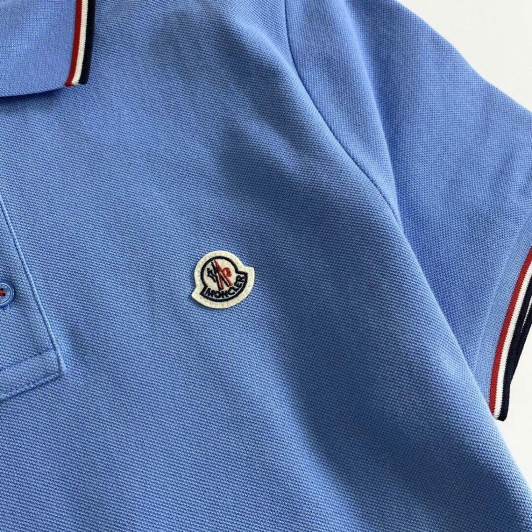 MONCLER(モンクレール)の7e19-8 タグ付☆MONCLER モンクレール ロゴワッペンポロシャツ サイズS ブルー MAGLIA POLO MANICA C マリアポロマニカ メンズ 半袖 春夏 メンズのトップス(シャツ)の商品写真