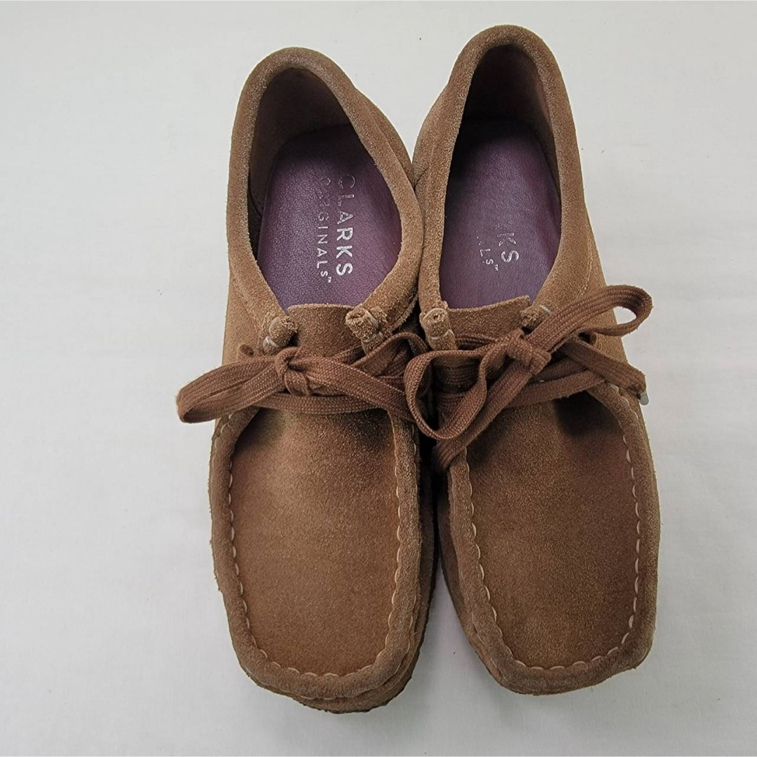 Clarks(クラークス)のクラークス ワラビー ウィメンズ  ブラウン スエード UK4/ 23cm レディースの靴/シューズ(ブーツ)の商品写真