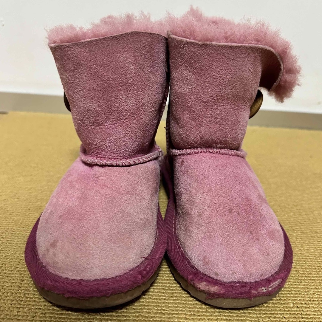 UGG(アグ)のUGG ムートンブーツ キッズ/ベビー/マタニティのキッズ靴/シューズ(15cm~)(ブーツ)の商品写真