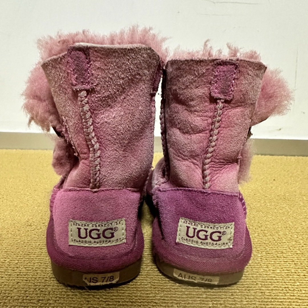 UGG(アグ)のUGG ムートンブーツ キッズ/ベビー/マタニティのキッズ靴/シューズ(15cm~)(ブーツ)の商品写真