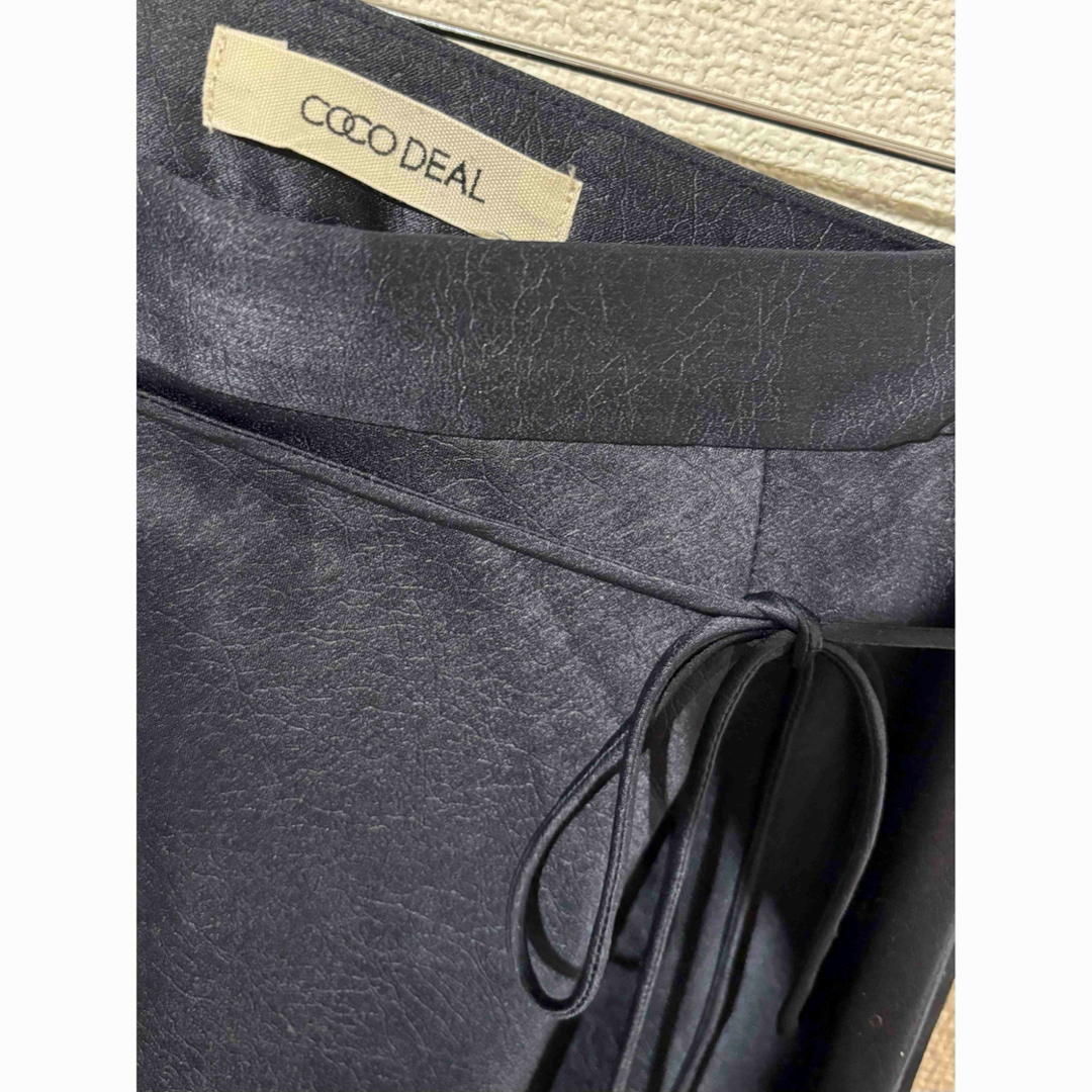 COCO DEAL(ココディール)のサテンエンボス加工バイアススカート　ネイビー レディースのスカート(ロングスカート)の商品写真