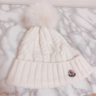 モンクレール(MONCLER)のモンクレール　MONCLER ニット帽　ホワイト　ニット　帽子　冬物　白(ニット帽/ビーニー)