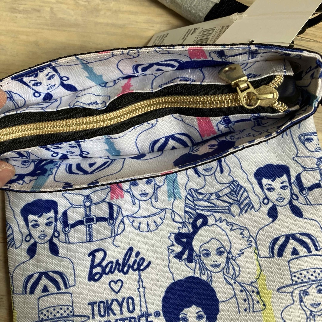 Barbie(バービー)のバービー×東京スカイツリー　フラットショルダーバッグ　サコッシュ レディースのバッグ(ショルダーバッグ)の商品写真