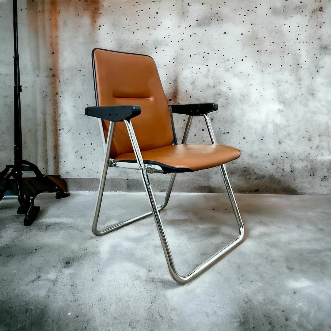  コクヨ　折りたたみ椅子フォールディングチェアー　肘あて付きパイプ FQ1303 インテリア/住まい/日用品の椅子/チェア(折り畳みイス)の商品写真