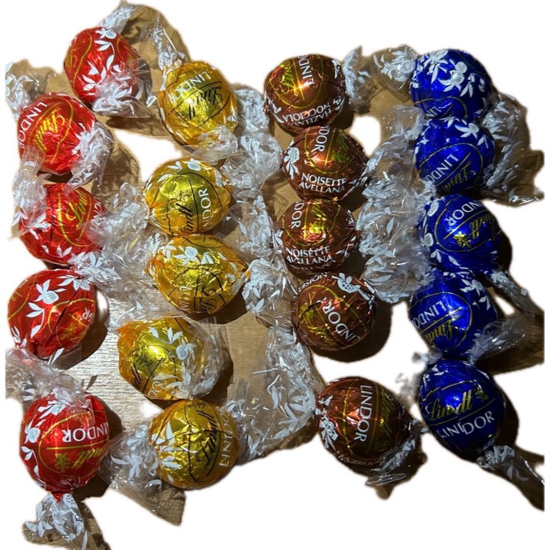 Lindt(リンツ)のLINDOR リンドール チョコ 20個　Costco  Lindt ゴールド 食品/飲料/酒の食品(菓子/デザート)の商品写真