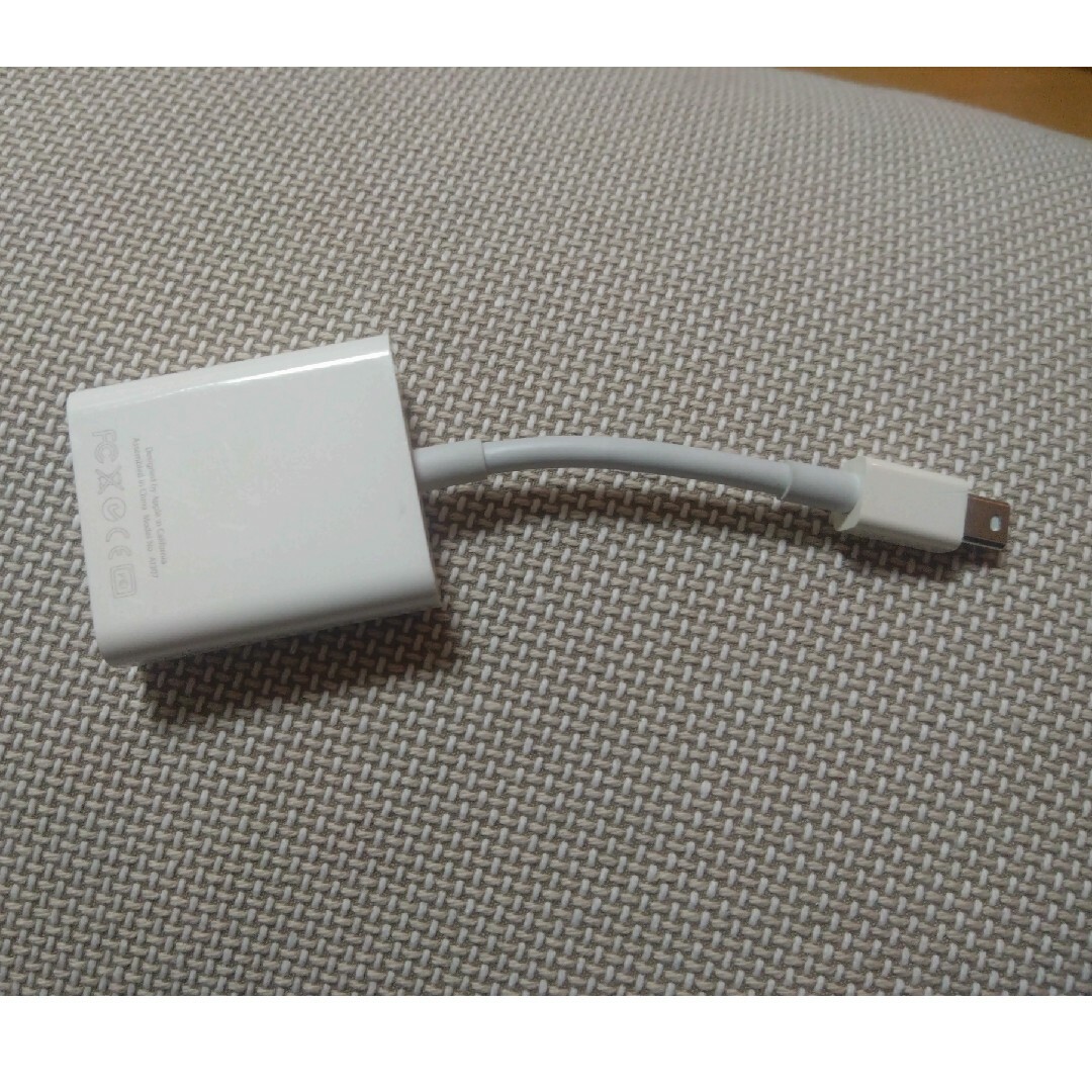 Apple(アップル)のApple Mini DisplayPort - VGAアダプタ スマホ/家電/カメラのPC/タブレット(PC周辺機器)の商品写真