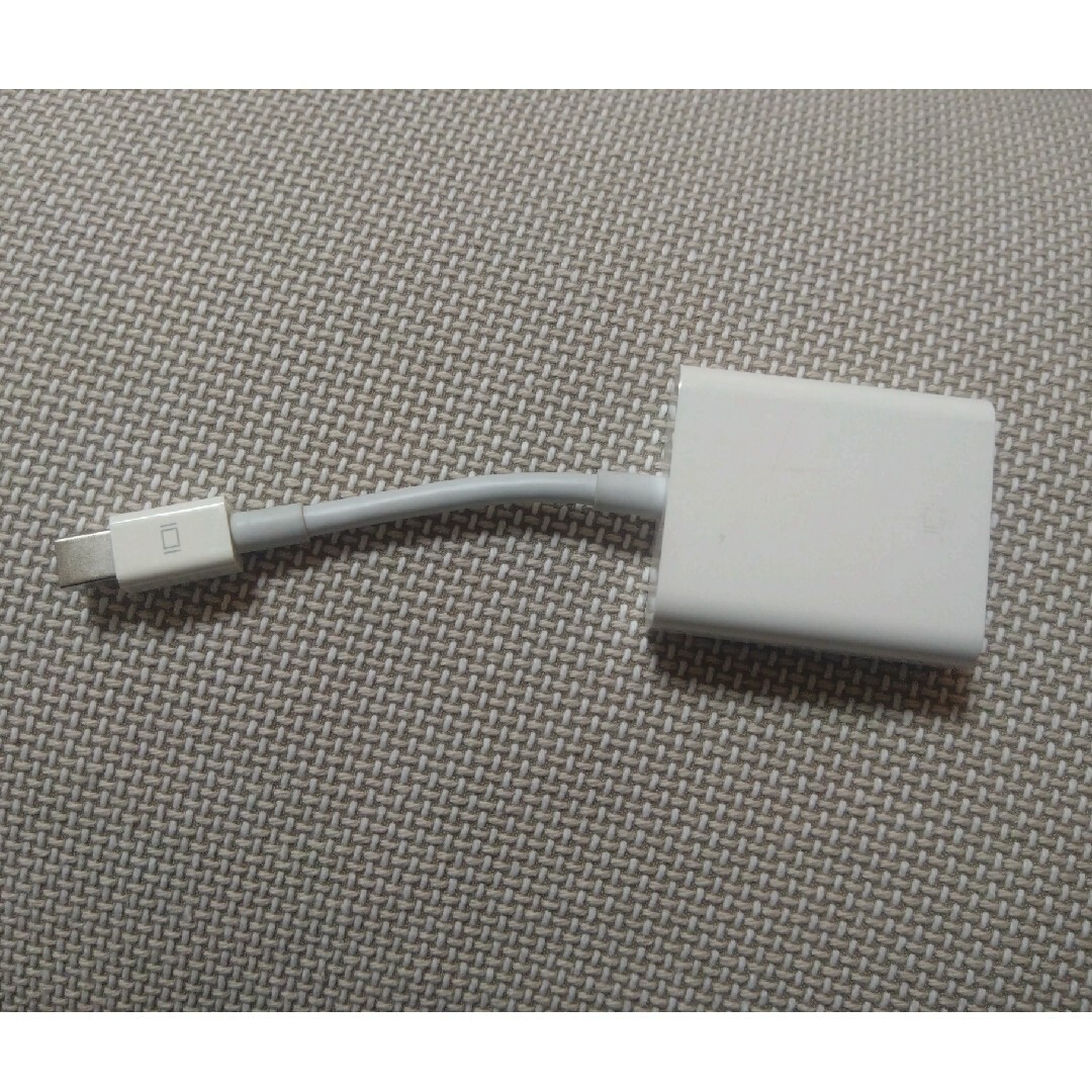 Apple(アップル)のApple Mini DisplayPort - VGAアダプタ スマホ/家電/カメラのPC/タブレット(PC周辺機器)の商品写真