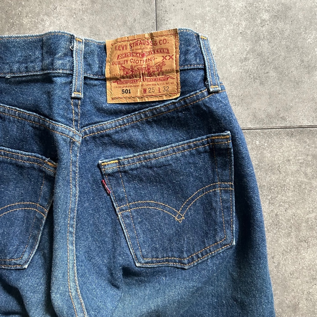 Levi's(リーバイス)の90s リーバイス501 USA製 25×32 濃紺 レディースのパンツ(デニム/ジーンズ)の商品写真