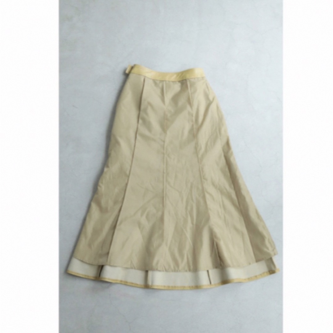 cawaii(カワイイ)の【新品タグ付き】M対応 差し色カラーのフェイクレザーミディアムスカート レディースのスカート(ロングスカート)の商品写真