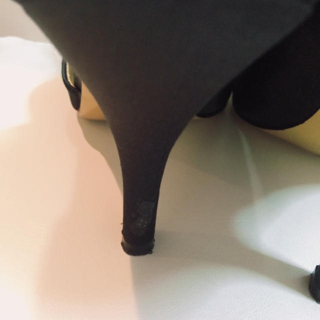 Salvatore Ferragamo(サルヴァトーレフェラガモ)の定価1.6万♡ブラックサテン フラワーパンプス♡ レディースの靴/シューズ(ハイヒール/パンプス)の商品写真
