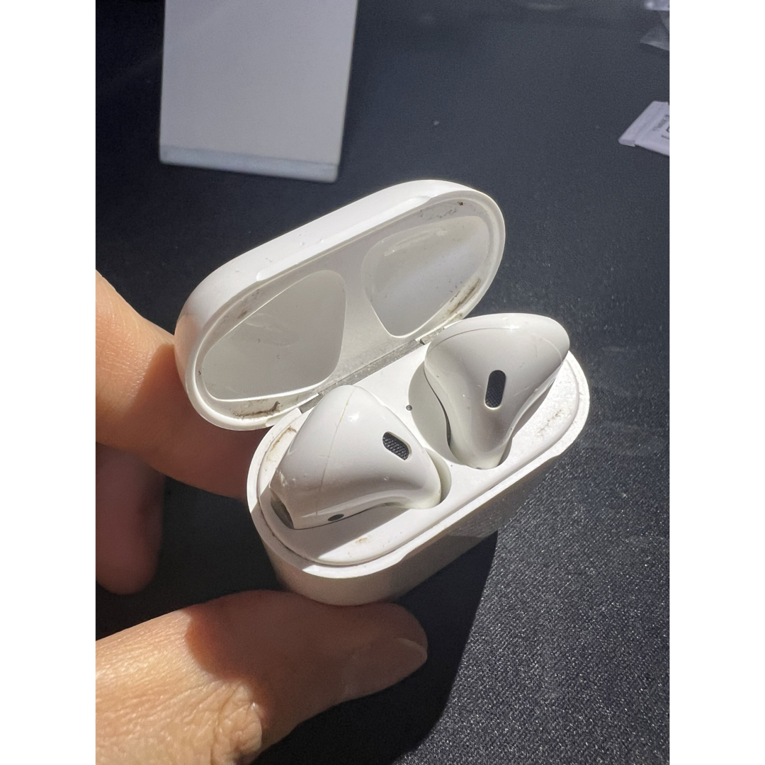 Apple(アップル)の【Apple】AirPods 第1世代【イヤホン】 スマホ/家電/カメラのオーディオ機器(ヘッドフォン/イヤフォン)の商品写真