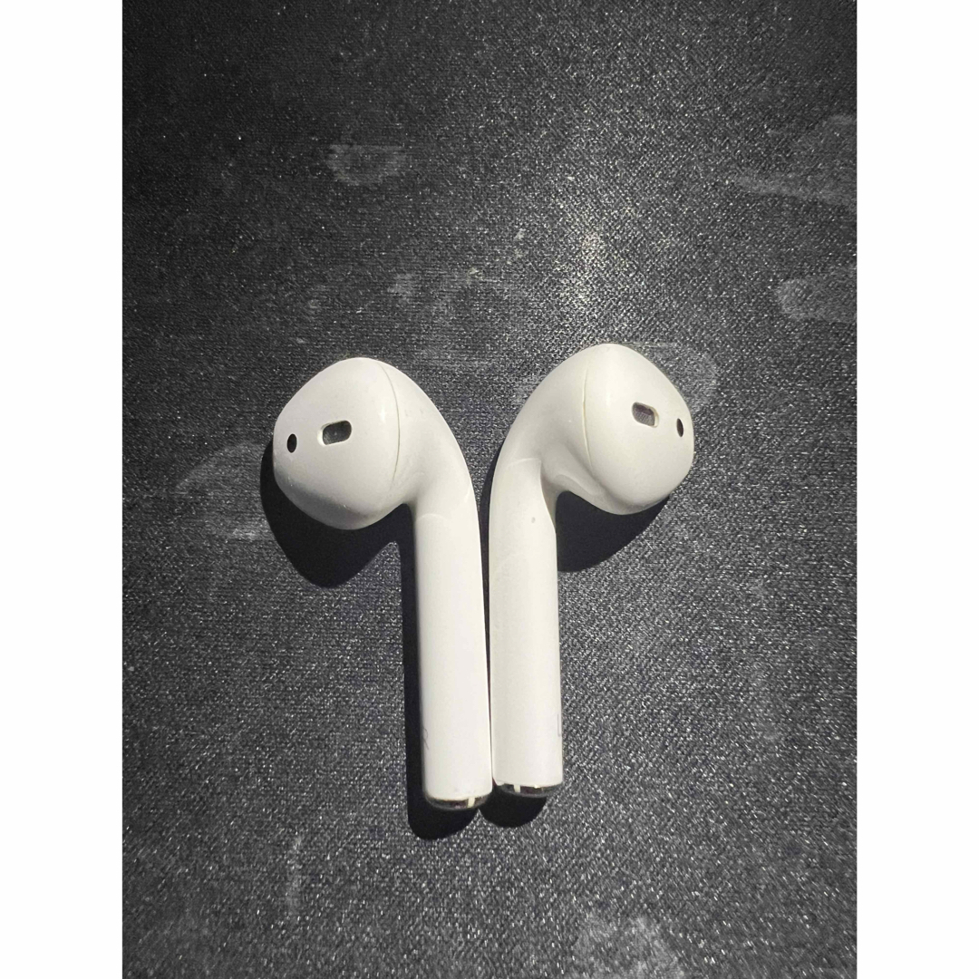 Apple(アップル)の【Apple】AirPods 第1世代【イヤホン】 スマホ/家電/カメラのオーディオ機器(ヘッドフォン/イヤフォン)の商品写真