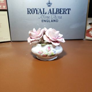 ロイヤルアルバート(ROYAL ALBERT)のロイヤルアルバート　ＭＯＳＳ　ＲＯＳＥ　モスローズ　花陶器　オブジェ(置物)