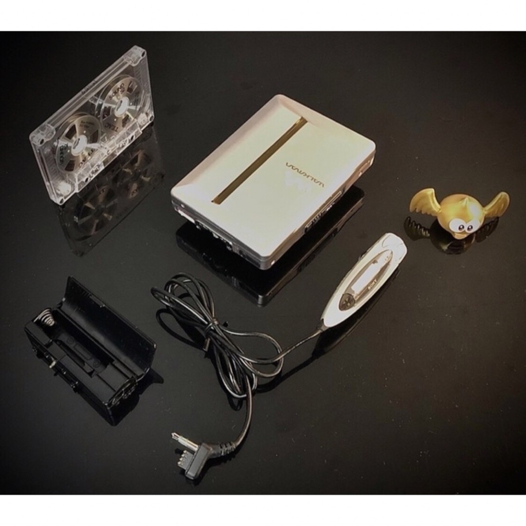 SONY(ソニー)のカセットウォークマンSONY WM-EX910、白「整備済み、完動美品」 スマホ/家電/カメラのオーディオ機器(ポータブルプレーヤー)の商品写真