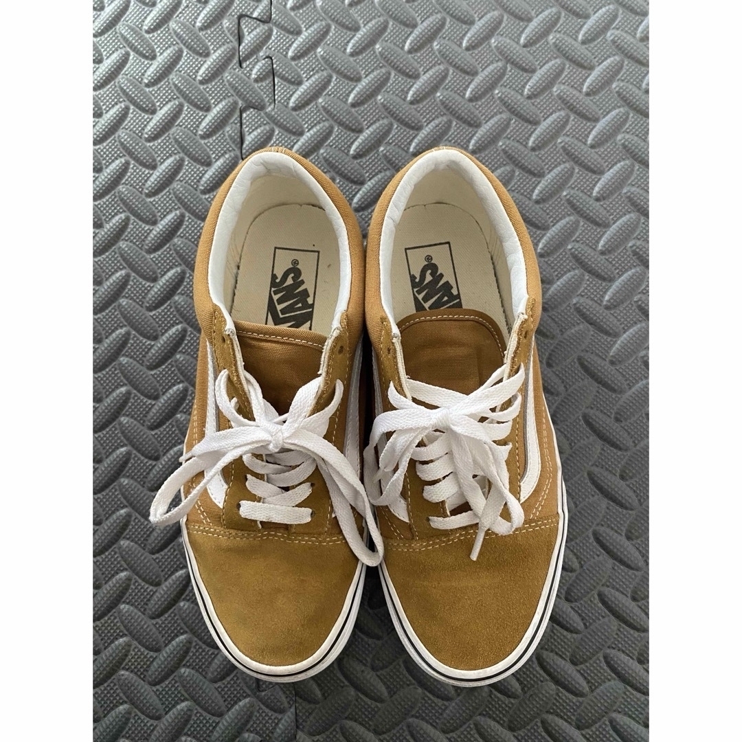 VANS(ヴァンズ)の中古 VANS OLD SKOOL バンズ オールドスクール キャメル 24cm レディースの靴/シューズ(スニーカー)の商品写真