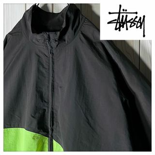 ステューシー(STUSSY)の【新品】ステューシー 刺繍ロゴ 2トーン アシンメトリー ナイロン ジャケット(ナイロンジャケット)