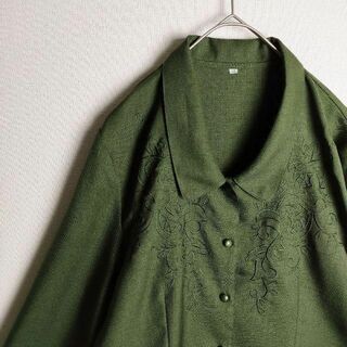 刺繍シャツ グリーン 緑ボタン ショート丈 ブラウス 日本製 レトロ古着(Tシャツ(長袖/七分))